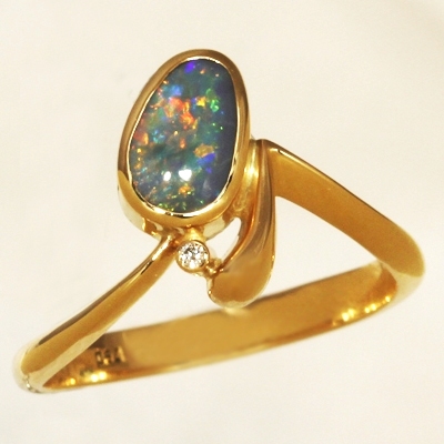 18k Yellow Gold Ring with a Diamond and a BLACK OPAL Rare Cloverleaf Harlequin pattern
